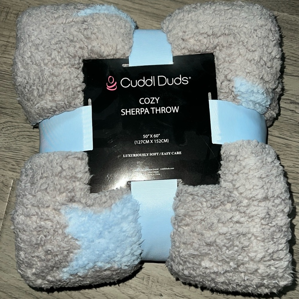 *BRAND NEW* Cuddl Duds Cozy Sherpa Throw